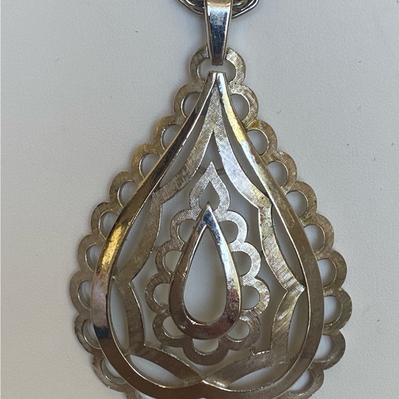 Trifari Vintage Signed Silver Tone Teardrop Pendant Necklace Chunky Scalloped - Picture 6 of 9
